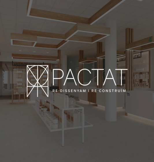 Interior comercial moderno con logotipo pactat
